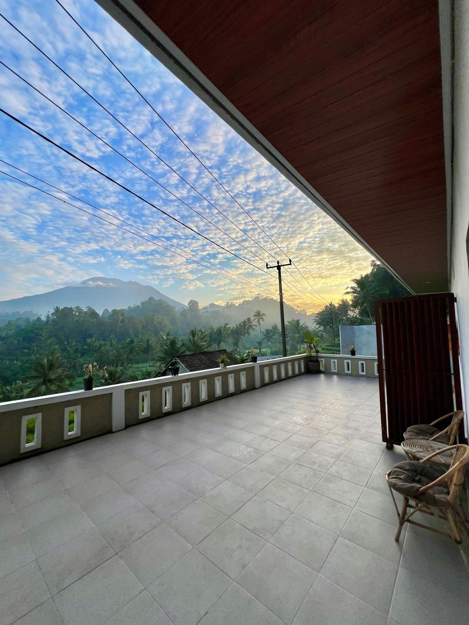 Selat Bisbis House Iseh Village מראה חיצוני תמונה